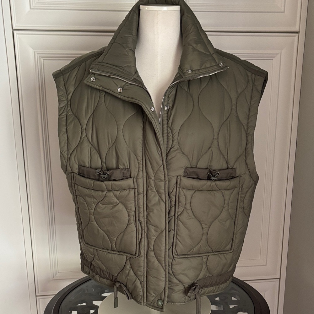 Zara Quilted Olive Green Vest/Jacket Size Small Worn Once Oversized Fit